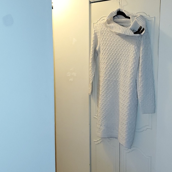 Dress - Picture 1 of 2